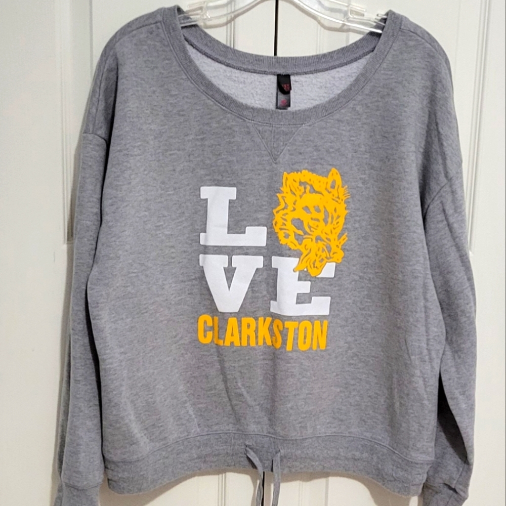 ❤ DIST RICT SWEATERS SIZE L